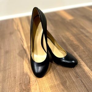 NINE WEST Black Round Toe Matte Leather Pumps 7.5M